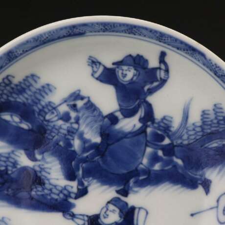 A pair of Kangxi blue and white porcelain hunting plates in the Qing Dynasty - photo 4