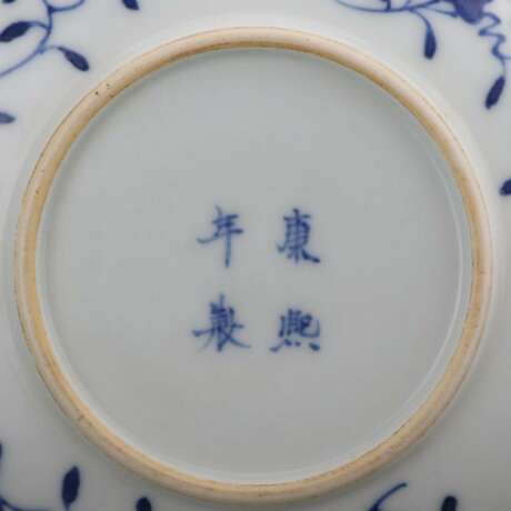 A pair of Kangxi blue and white porcelain hunting plates in the Qing Dynasty - photo 9
