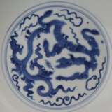 Qing Dynasty Yongzheng Blue and White Porcelain Dragon Plate - Foto 2