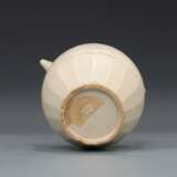 Song Dynasty White glaze Carving Peony pattern hand pot - Foto 8