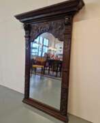 Catalogue des produits. Miroir en ch&ecirc;ne finement sculpt&eacute; 