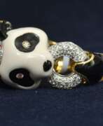 Product catalog. Gold ring with diamonds Panda