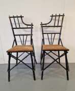 Aperçu. Paire de chaises de voyage victoriennes en bambou. Fin du XIXe si&egrave;cle. Angleterre. Bambou. Dimensions&nbsp;: hauteur 96&nbsp;cm x 42&nbsp;cm&nbsp;; largeur 37&nbsp;cm&nbsp;; profondeur 34&nbsp;cm.