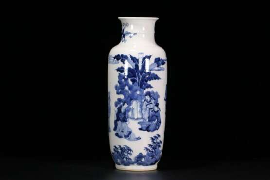 Qing Dynasty blue and white porcelain character story bottle - фото 2