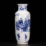 Qing Dynasty blue and white porcelain character story bottle - фото 3