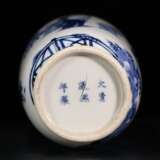 Qing Dynasty blue and white porcelain character story bottle - фото 4