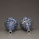 A pair of Qing Dynasty blue and white porcelain gourd vase - photo 3
