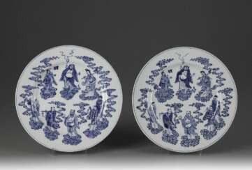 A pair of Qing Dynasty blue and white porcelain Eight Immortals plate