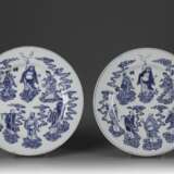A pair of Qing Dynasty blue and white porcelain Eight Immortals plate - Foto 1