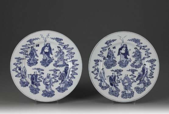 A pair of Qing Dynasty blue and white porcelain Eight Immortals plate - Foto 1