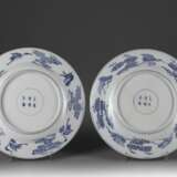 A pair of Qing Dynasty blue and white porcelain Eight Immortals plate - фото 2