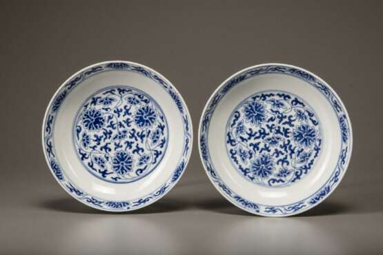 A pair of blue and white lotus plate - Foto 2