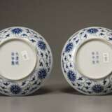 A pair of blue and white lotus plate - фото 3