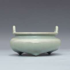 Song Dynasty Official kiln Green glaze Three legs Binaural furnace