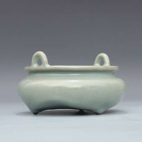 Song Dynasty Official kiln Green glaze Three legs Binaural furnace - фото 4
