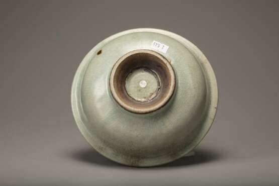 Ming Dynasty Longquan Kiln Green Glaze Porcelain Bowl - фото 2