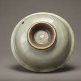 Ming Dynasty Longquan Kiln Green Glaze Porcelain Bowl - photo 2