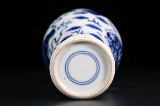 Qing Dynasty Blue and White Porcelain Double Lion Ornamental Bottle - Foto 5