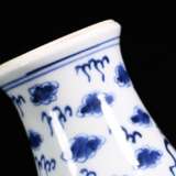 Qing Dynasty Blue and White Porcelain Double Lion Ornamental Bottle - Foto 9