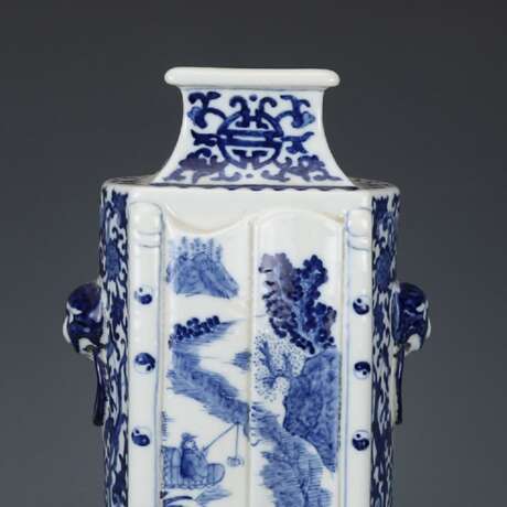 Qing Dynasty Blue and white porcelain Character scene Ornamental bottle - фото 2