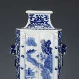 Qing Dynasty Blue and white porcelain Character scene Ornamental bottle - фото 2