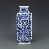 Qing Dynasty Blue and white porcelain Character scene Ornamental bottle - фото 4