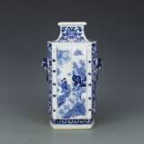 Qing Dynasty Blue and white porcelain Character scene Ornamental bottle - фото 6