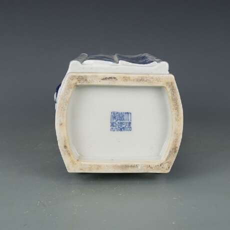 Qing Dynasty Blue and white porcelain Character scene Ornamental bottle - photo 8