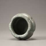 Qing Dynasty crackle-glazed lobed water pot - Foto 1