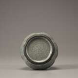 Qing Dynasty crackle-glazed lobed water pot - Foto 6