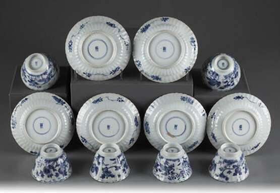 Six sets of blue and white cups and saucers - фото 2