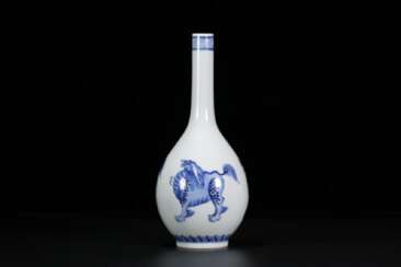 18th century Qing Dynasty blue and white porcelain Kirin pattern long-necked bottle