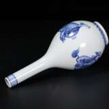 18th century Qing Dynasty blue and white porcelain Kirin pattern long-necked bottle - фото 4