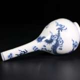 Qing Dynasty blue and white porcelain dragon pattern long neck bottle - photo 3