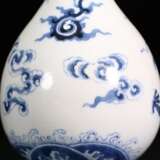 Qing Dynasty blue and white porcelain dragon pattern long neck bottle - Foto 7