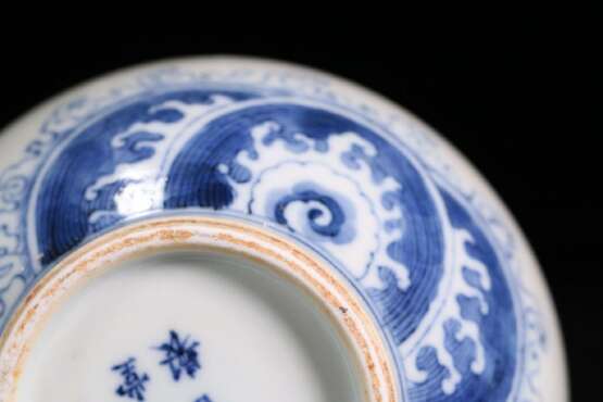 Qing Dynasty blue and white porcelain dragon pattern long neck bottle - Foto 8