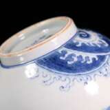 Qing Dynasty blue and white porcelain dragon pattern long neck bottle - Foto 9