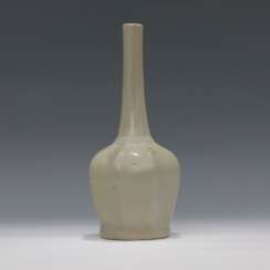 Song Dynasty Yue Kiln Secret color porcelain Water purification bottle