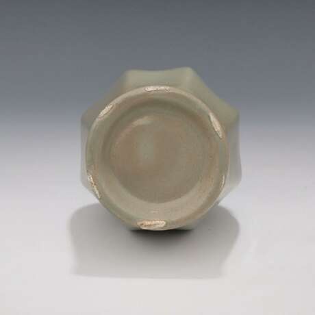 Song Dynasty Yue Kiln Secret color porcelain Water purification bottle - photo 4