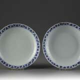 China Qing Dynasty a pair of blue and white porcelain plate - photo 1