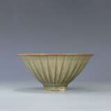 Song Dynasty Yaozhou Kiln Carving Three fish tea bowl - Foto 1
