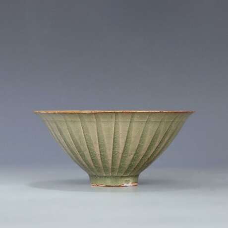 Song Dynasty Yaozhou Kiln Carving Three fish tea bowl - фото 1