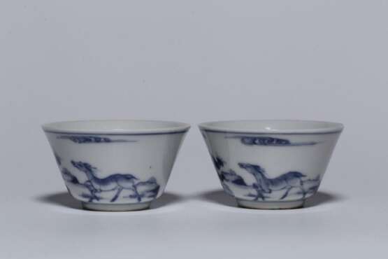 A pair of Ming Dynasty blue and white porcelain cups - Foto 1