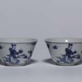 A pair of Ming Dynasty blue and white porcelain cups - photo 2
