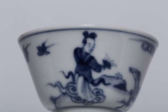 A pair of Ming Dynasty blue and white porcelain cups - photo 7