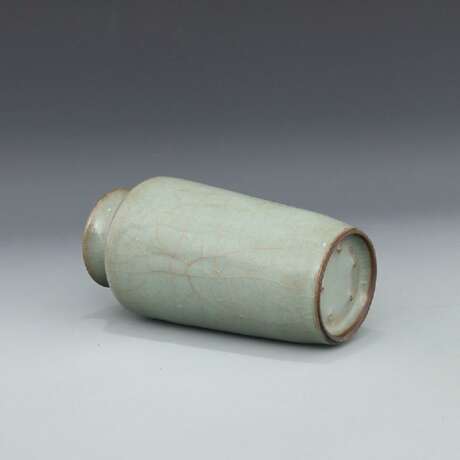 Song Dynasty Official kiln Green glaze Round bottle - photo 3
