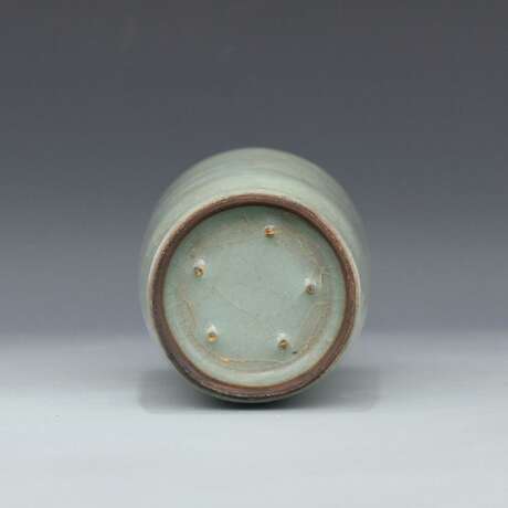 Song Dynasty Official kiln Green glaze Round bottle - photo 4