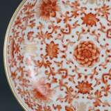 Qingzheng Yongzheng red glazed gold grass pattern plate - фото 3
