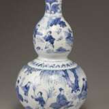 A blue and white double gourd vase - фото 3