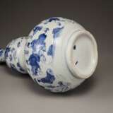 A blue and white double gourd vase - фото 6
